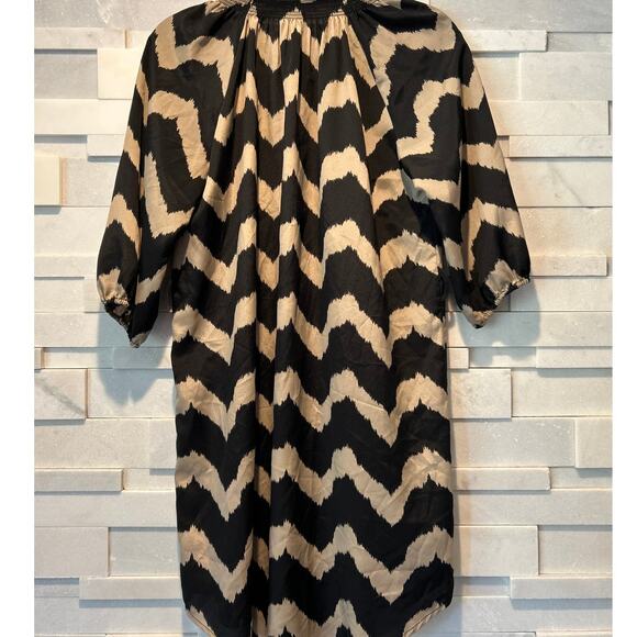 AQUA BLOOMINGDALES Zig Zag Black Beige Crew Neck Button Up Loose Tunic Dress M - Picture 2 of 5